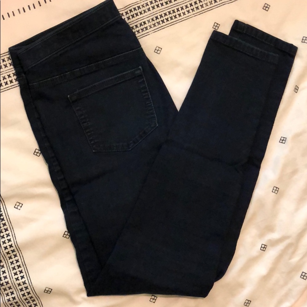 Dark denim jegging